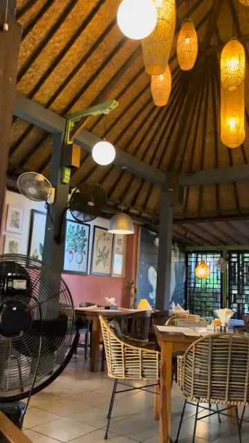 Retro Kitchen and Bar