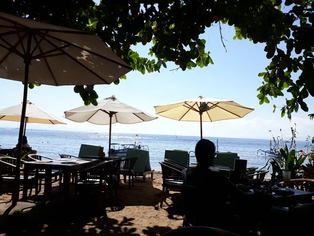 Tootsie Beach Bar & Restaurant