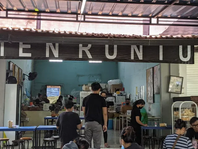 Warung Men Runtu