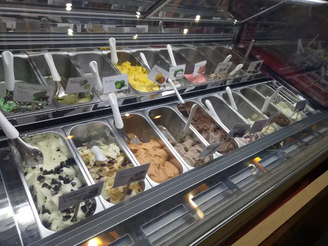 Al Bacio Gelato & Cafe