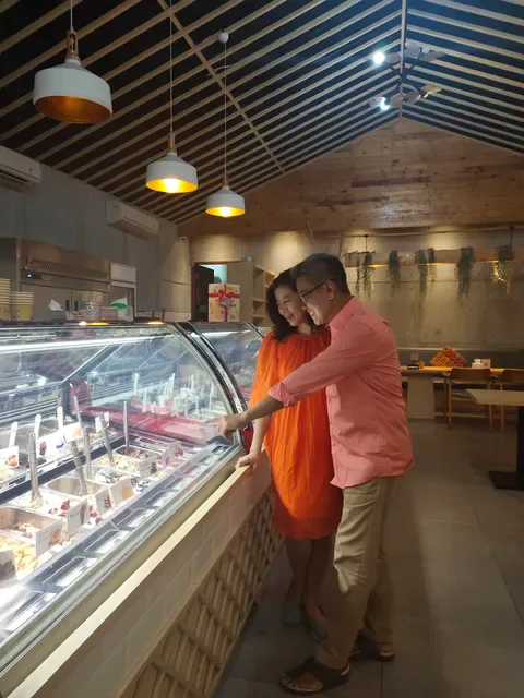 Al Bacio Gelato & Cafe