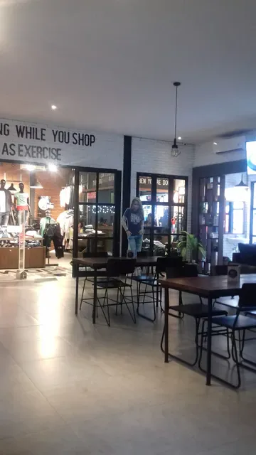 Logo House Fashion & Cafe Bali