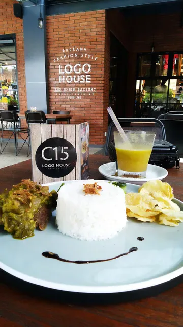 Logo House Fashion & Cafe Bali