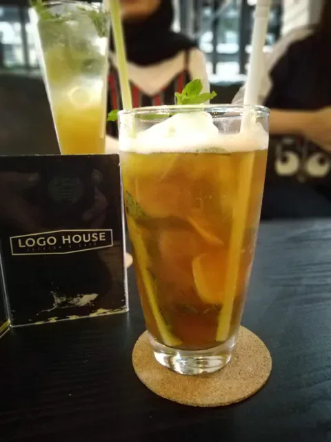Logo House Fashion & Cafe Bali