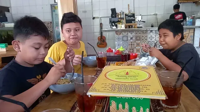 Mie Ayam Jakarta Terang Bulan & Martabak Telur