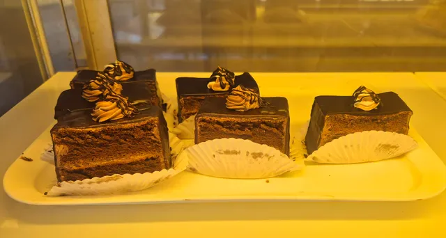 Selini Cafe & Bakery