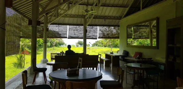 Selini Cafe & Bakery