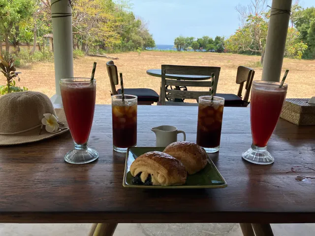 Selini Cafe & Bakery