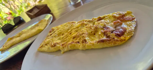 Selini Cafe & Bakery