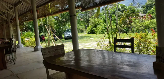 Selini Cafe & Bakery