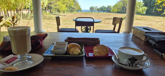 Selini Cafe & Bakery