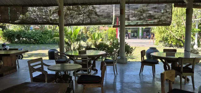 Selini Cafe & Bakery