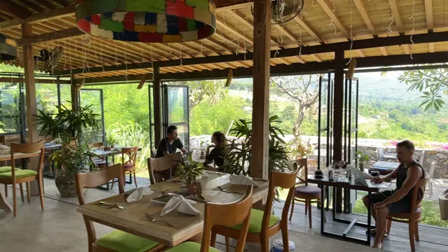 Senja Restaurant Sumberkima Hill retreat