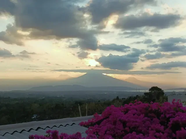 Senja Restaurant Sumberkima Hill retreat