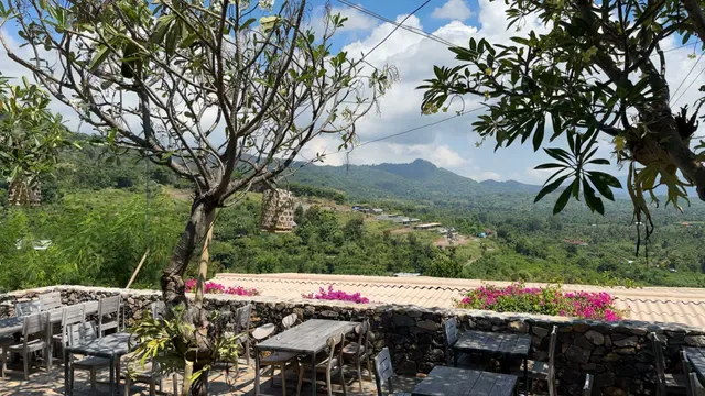 Senja Restaurant Sumberkima Hill retreat