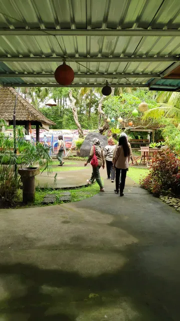 Rumah Makan Tegal Dadong