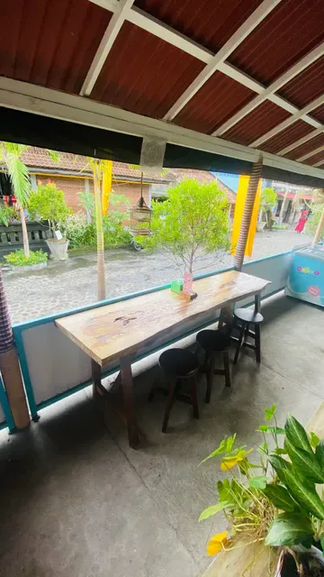 CAFE BENZA at Tirtagangga