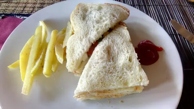 CAFE BENZA at Tirtagangga