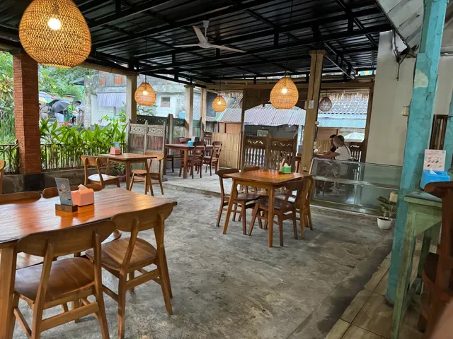 CAFE BENZA at Tirtagangga