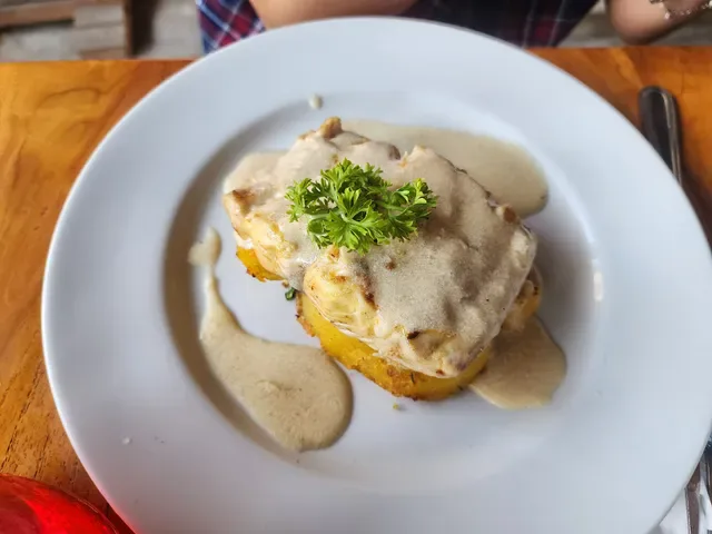 CAFE BENZA at Tirtagangga