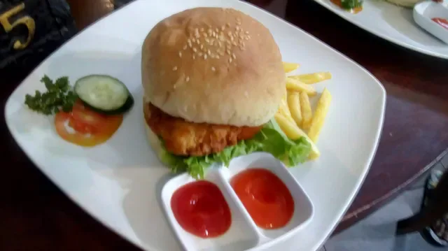 CAFE BENZA at Tirtagangga