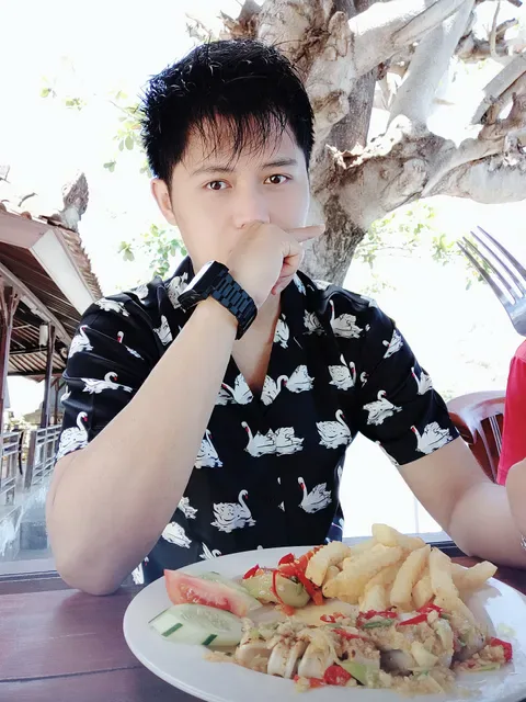 Divers Cafe & Restaurant