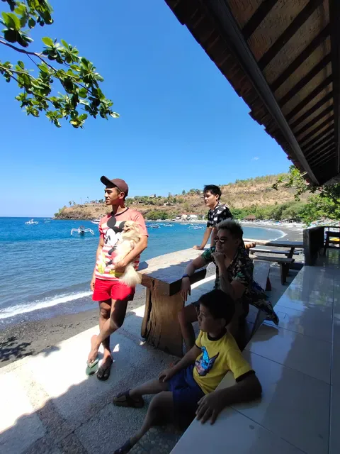 Divers Cafe & Restaurant