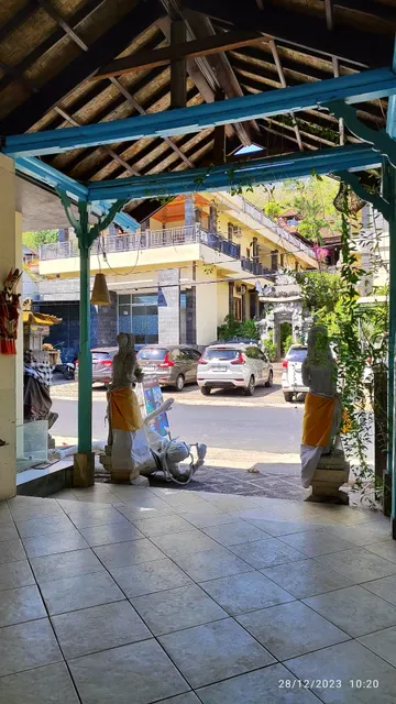 Divers Cafe & Restaurant