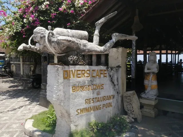Divers Cafe & Restaurant