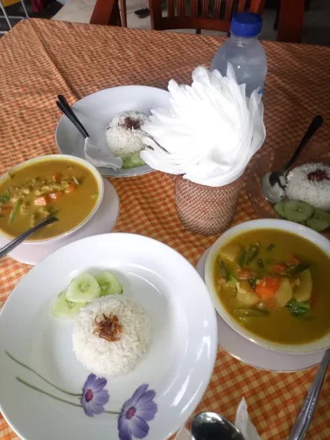 Divers Cafe & Restaurant
