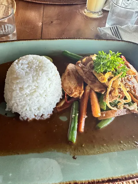 Gusto Resto & Cafe