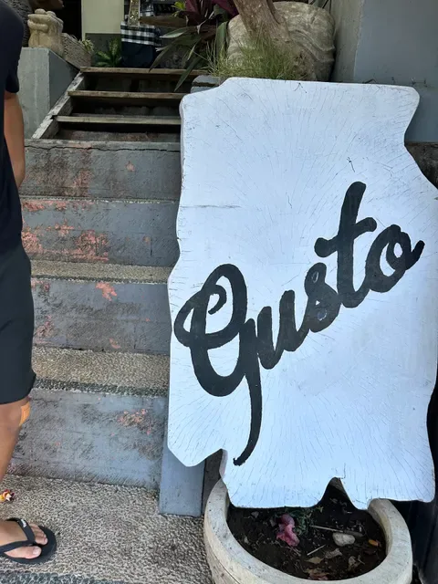 Gusto Resto & Cafe