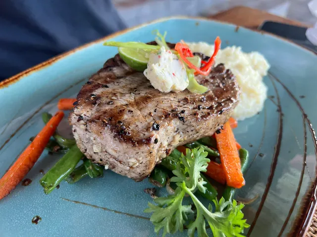 Gusto Resto & Cafe