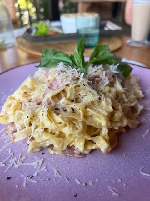 Gusto Resto & Cafe