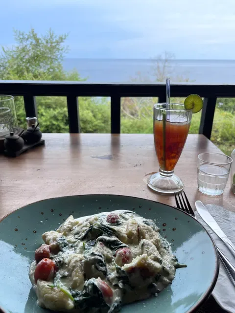 Gusto Resto & Cafe