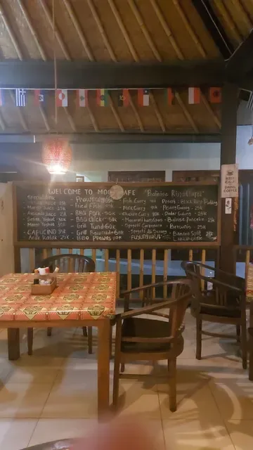 Moon Cafe