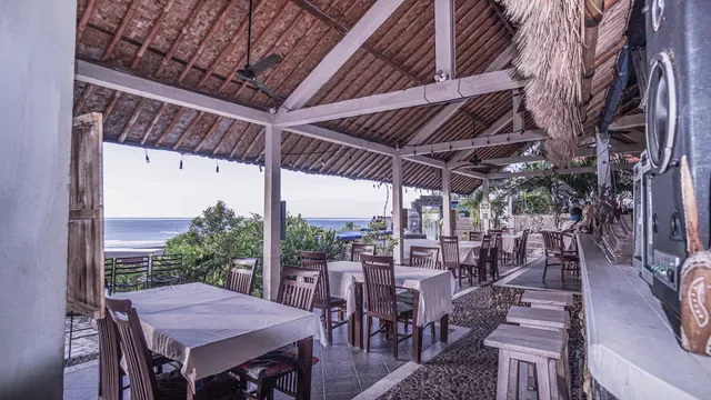 Waeni's Sunset View Bar & Restaurant