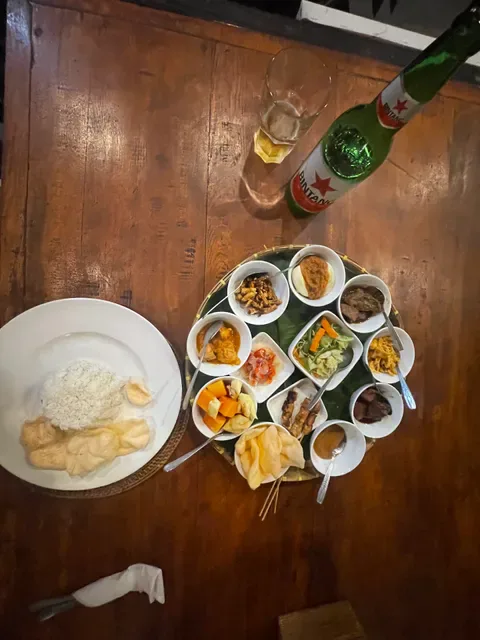 Warung Lucky Sari Amed