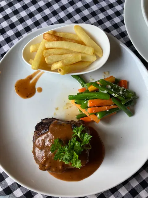 LaRouge restaurant