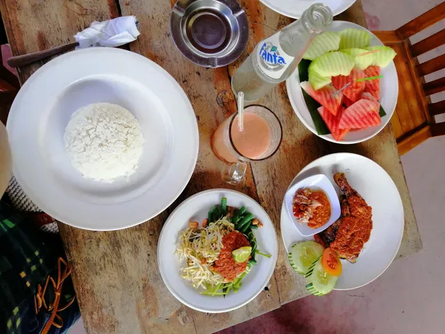 Warung Lesehan Mina Carik