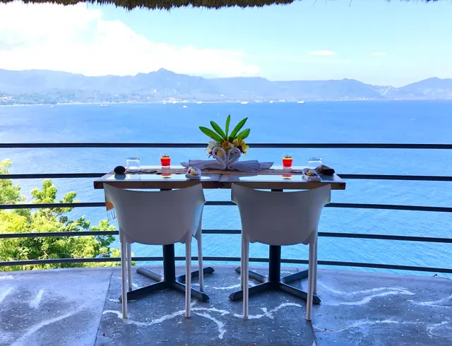 Bloo Lagoon Restaurant & Cafe