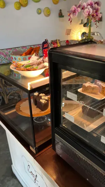 Loaf Candidasa Cafe