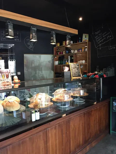 Loaf Candidasa Cafe