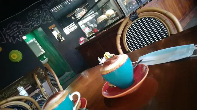Loaf Candidasa Cafe