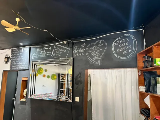 Loaf Candidasa Cafe