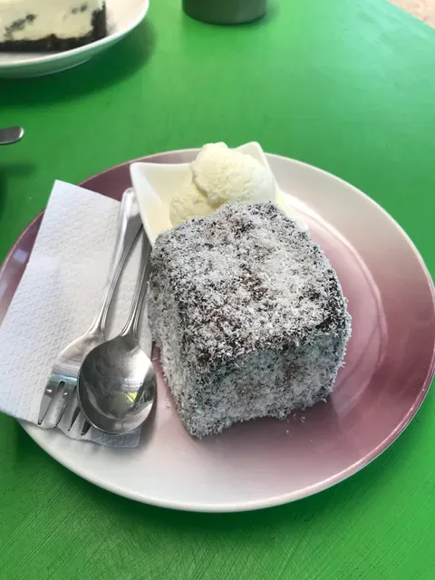 Loaf Candidasa Cafe