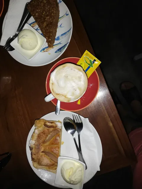 Loaf Candidasa Cafe
