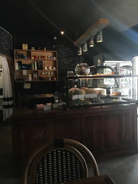 Loaf Candidasa Cafe