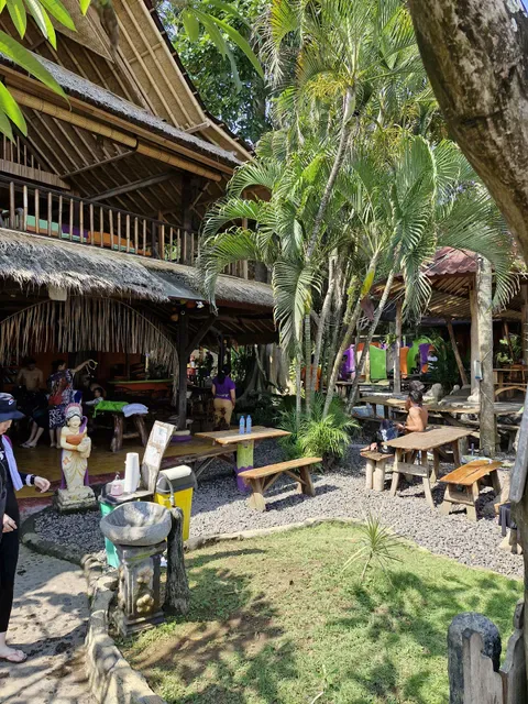 Topi Inn