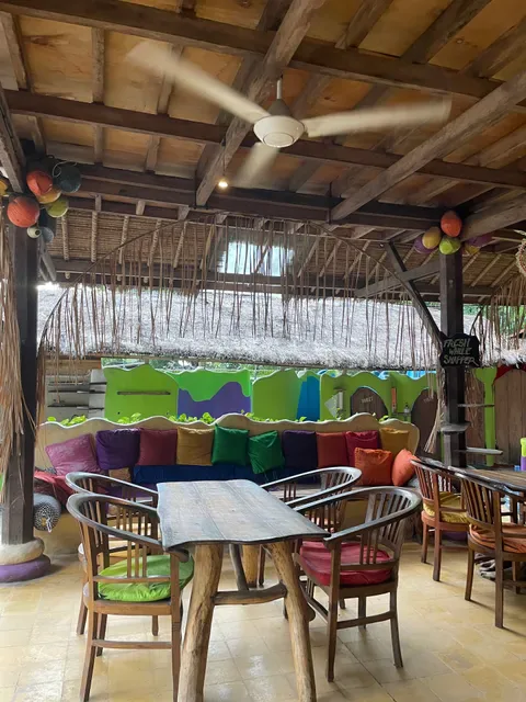 Topi Inn